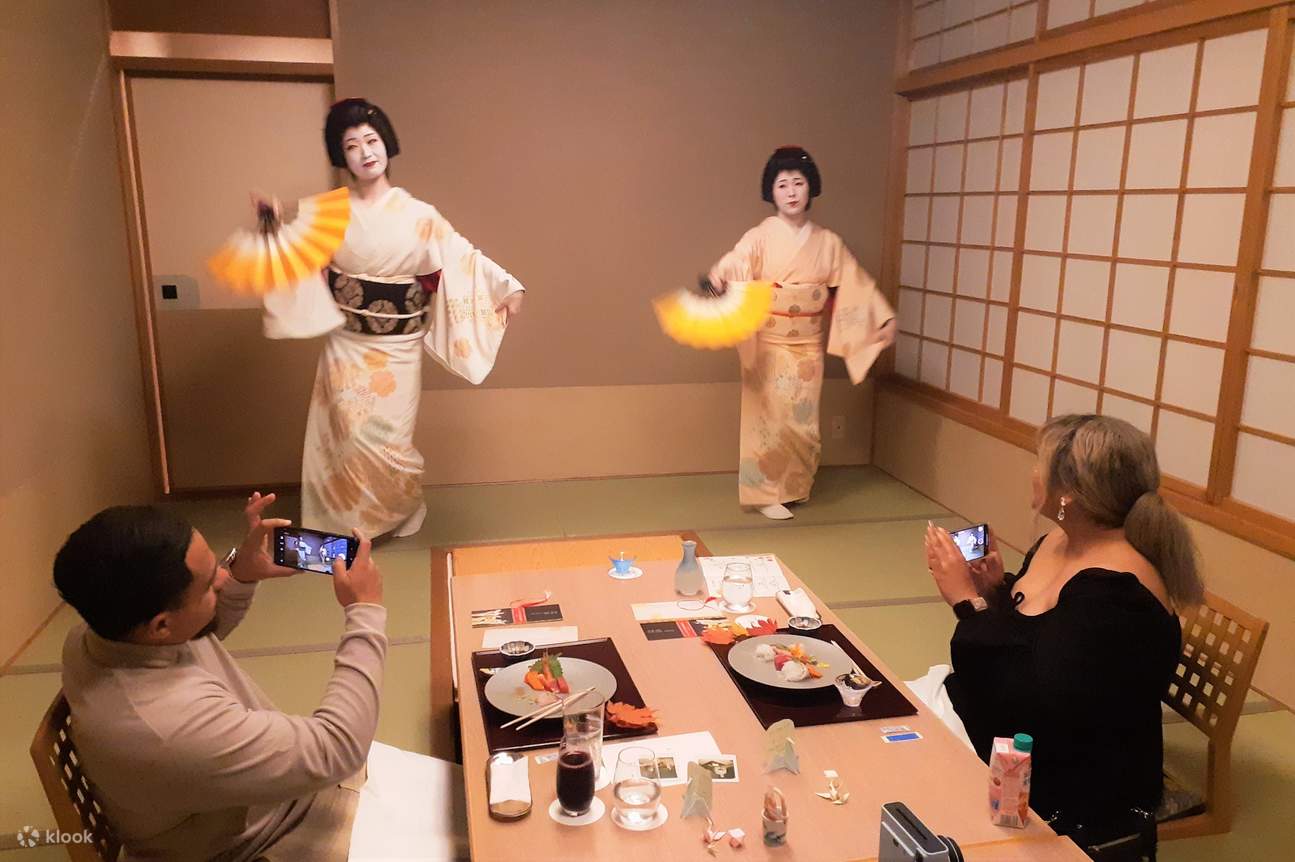 Pertunjukan Ozashiki Geisha dengan Makan Malam di Sapporo