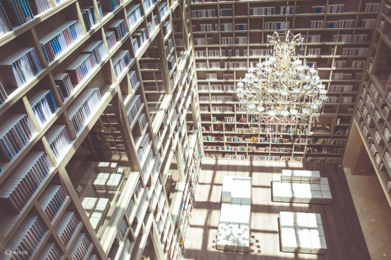 ห้องสมุดภายในโรงแรมเดอะ ไกอา โฮเต็ล