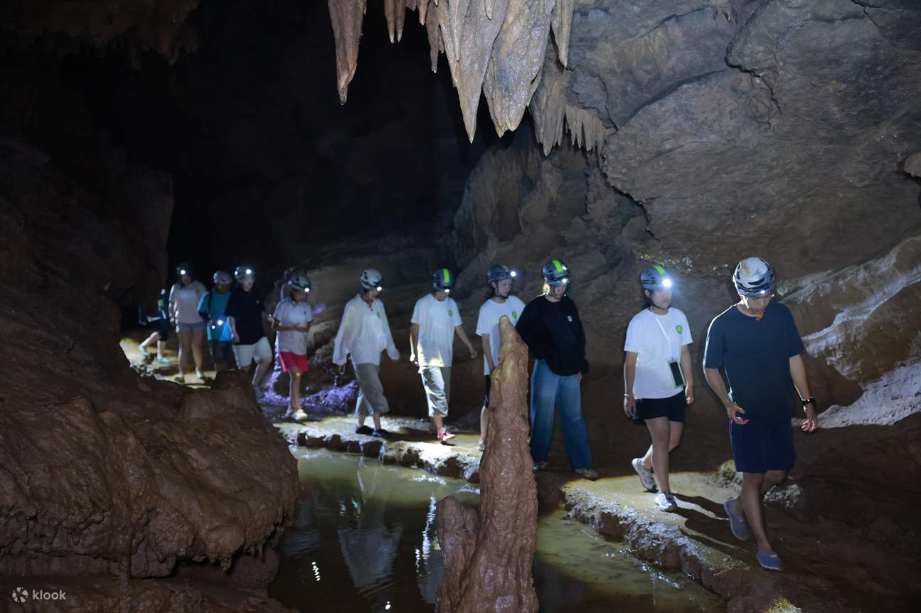 龙门水岩它以 “地下暗河+水晶钟乳” 为核心，需涉水前行的探索路线，让每一步都充满未知与惊喜