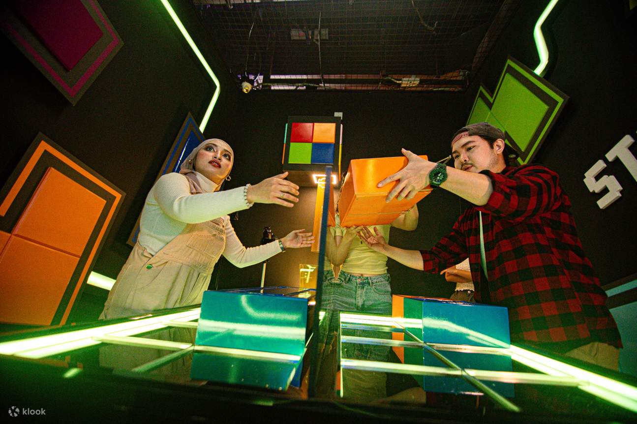 ¡Tetris a tamaño real! Apila, organiza y elimina filas antes de que se acabe el tiempo.