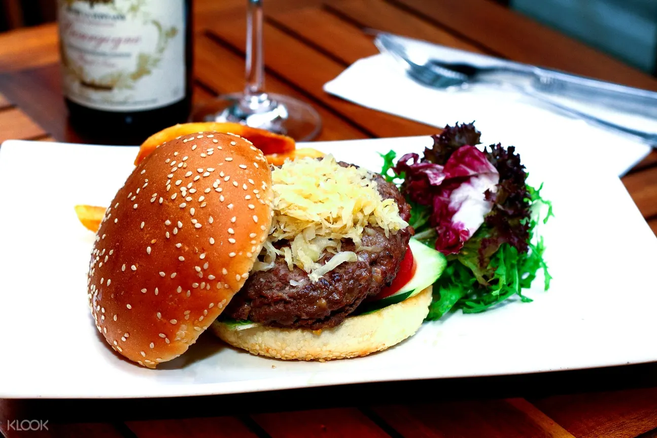 旺角酒吧The Trafalgar 經典漢堡