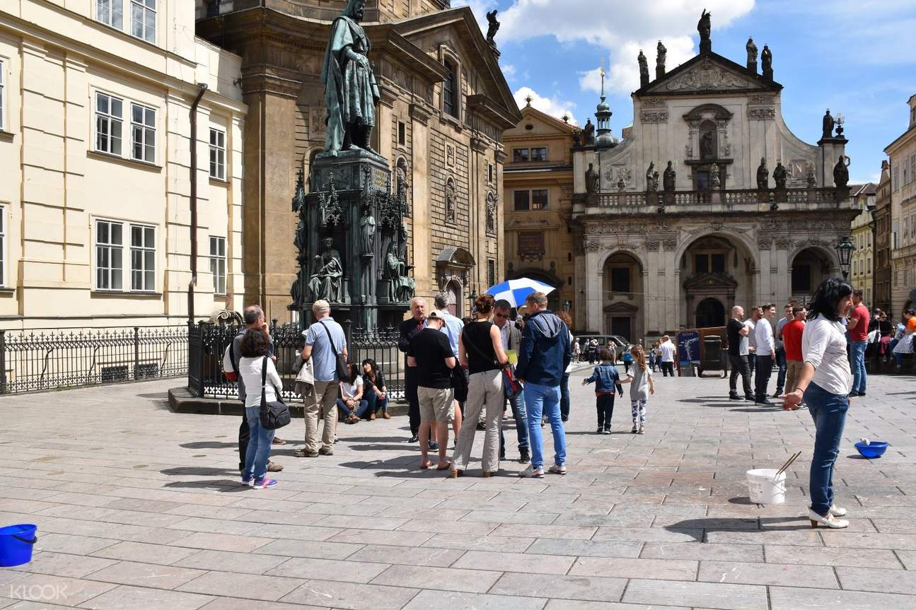 Prague Castle Introductory Tour with Skip-the-Line Ticket