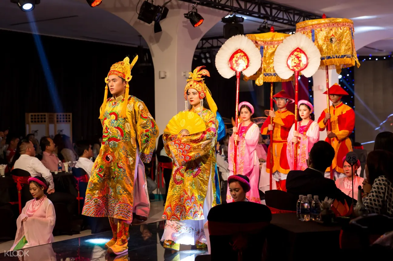 奧黛（Ao Dai）秀中各種各樣的越南服裝