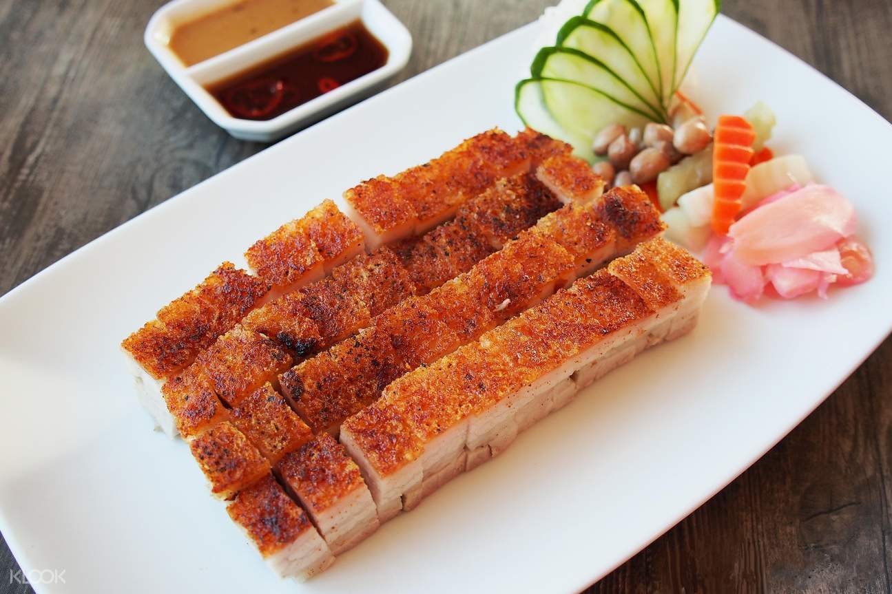 曼谷拜约克彩虹云霄酒店stella palace餐厅脆皮烧肉