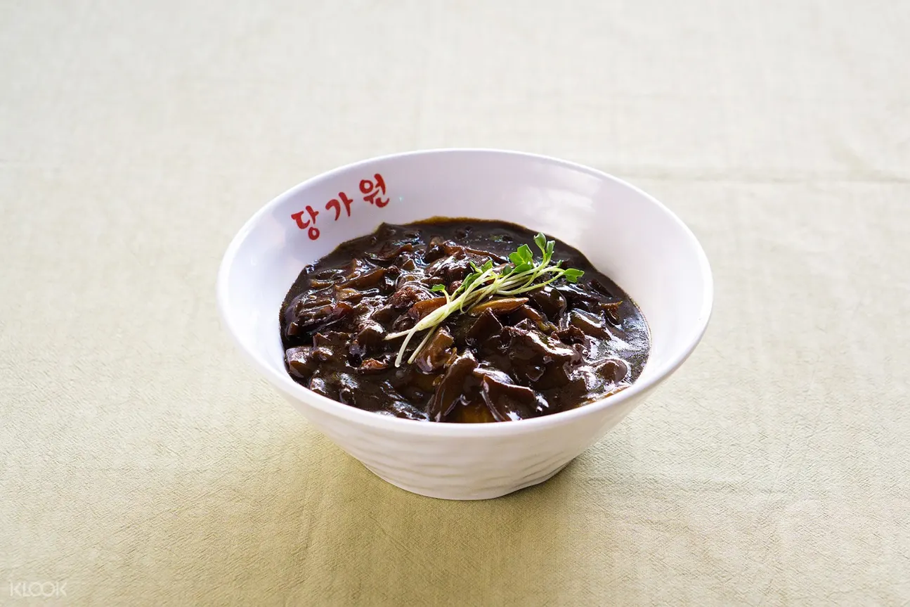 首爾明洞唐家園炸醬麵