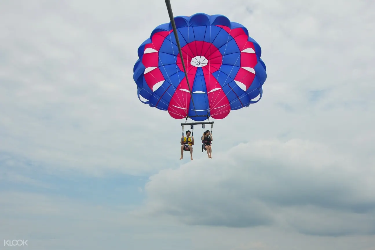 parasailing in nusa dua bali