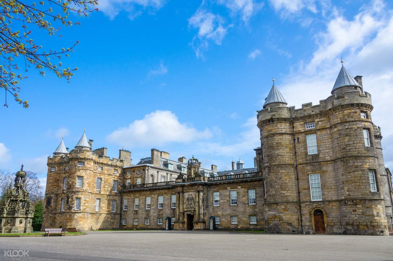 Holyrood Palace в Шотландии