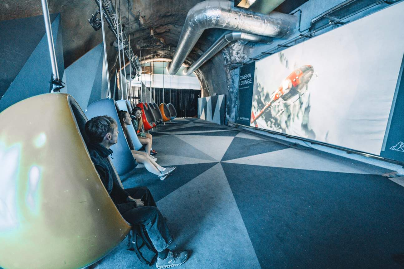 シネマラウンジ