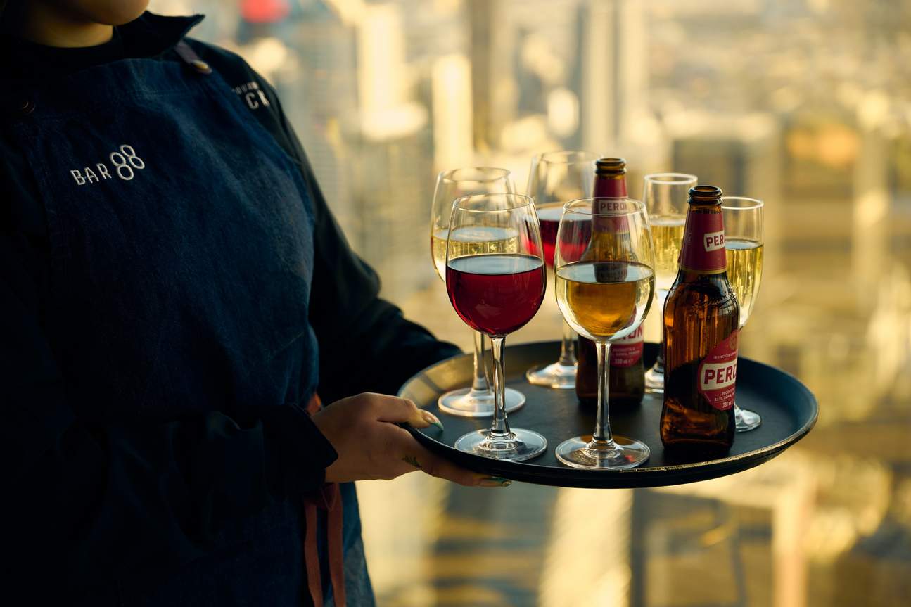 Détendez-vous au Bar 88, Melbourne Skydeck, tout en admirant des vues spectaculaires sur la ville