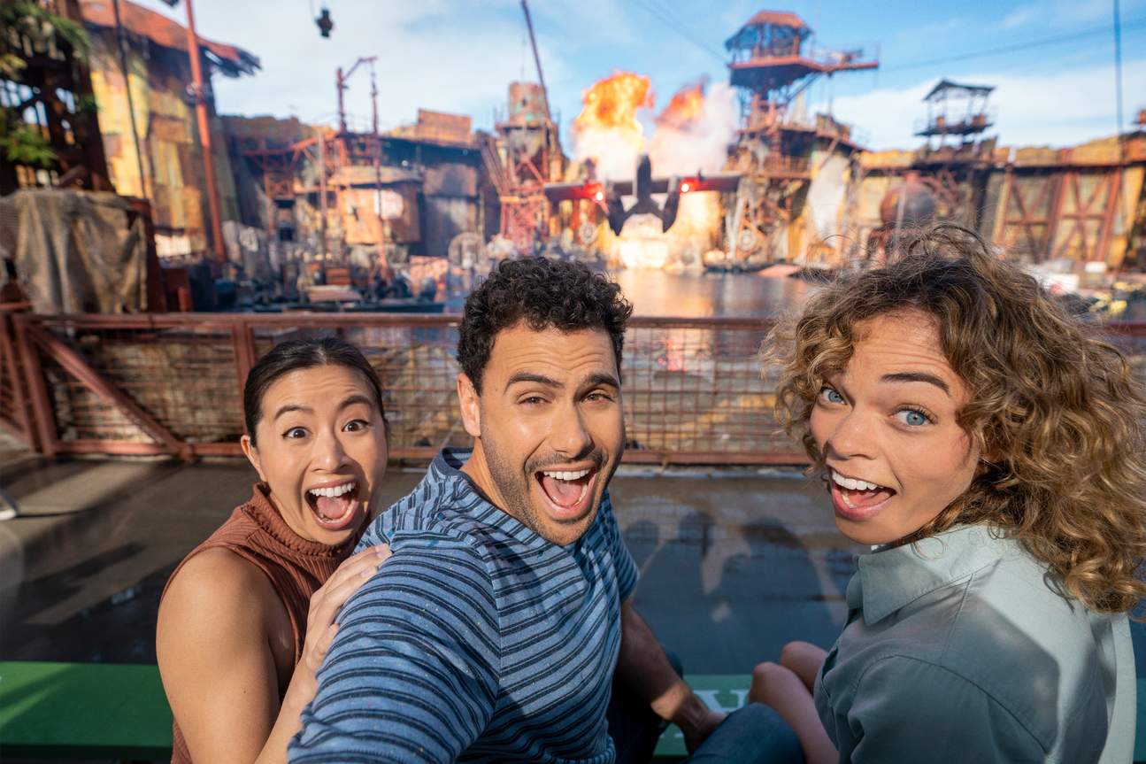 friends enjoying Waterworld at universal studios hollywood