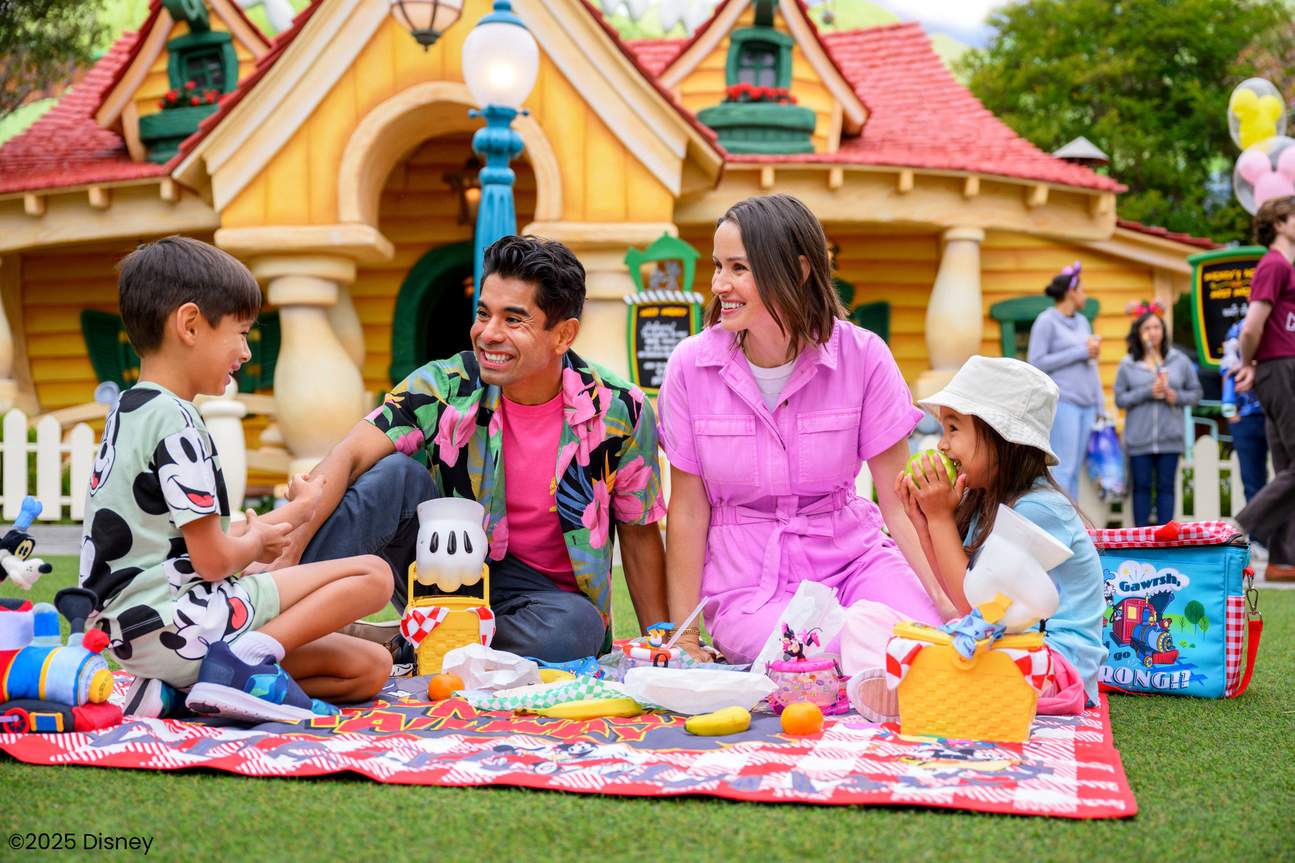 Enjoy picnic with family