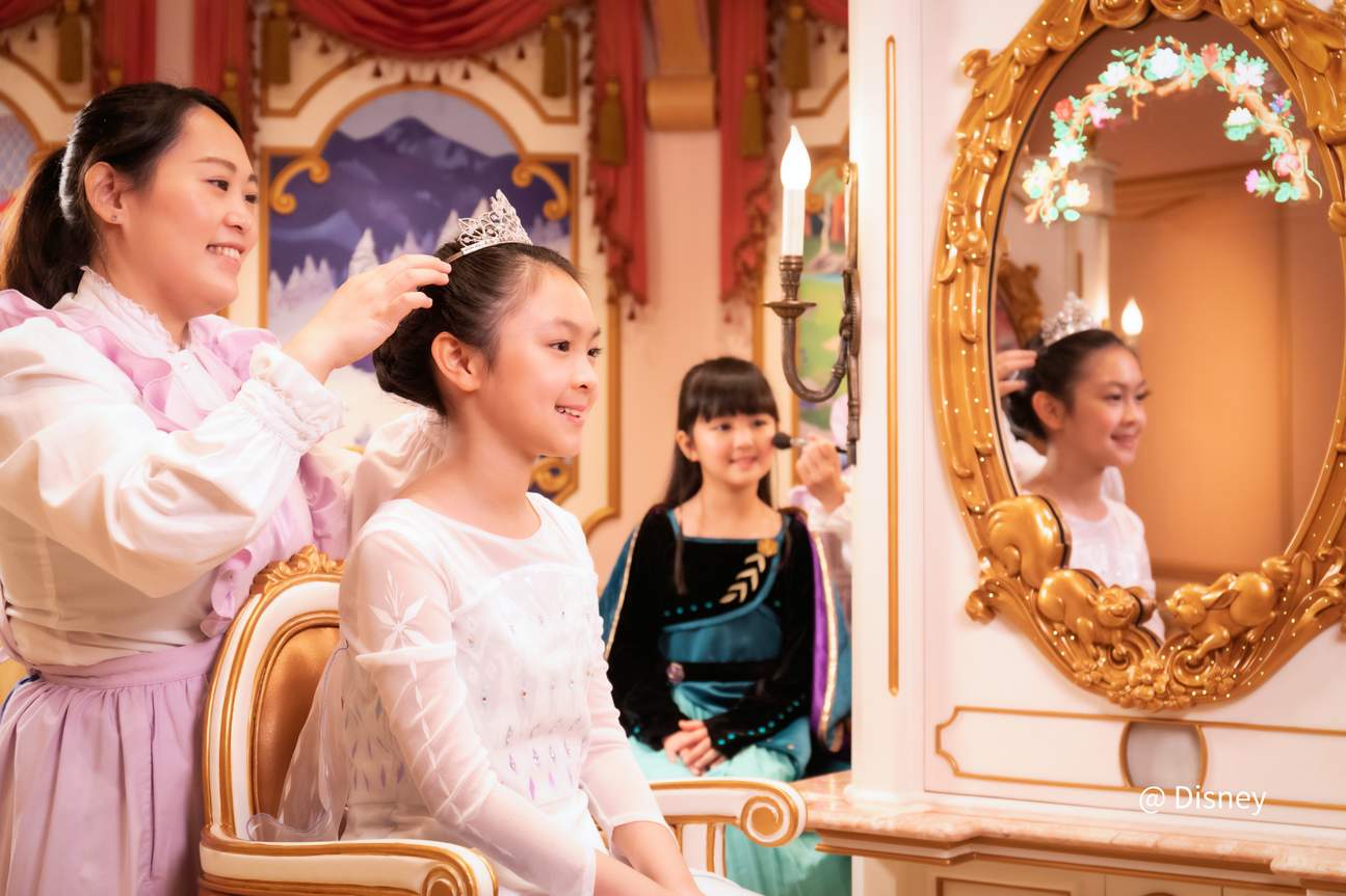 【实现公主梦】香港迪士尼乐园魔法化妆厅 公主体验 - Klook客路