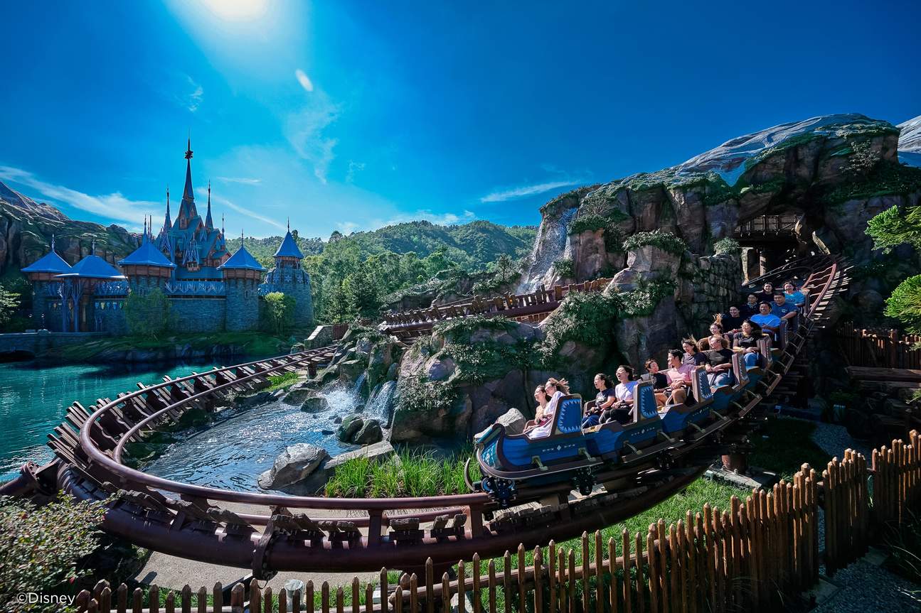 To welcome visitors to Arendelle from all over the world, Oaken has constructed a family friendly carnival coaster behind his Trading Post called Wandering Oaken’s Sliding Sleighs that zooms through the rugged and picturesque landscape of Arendelle Forest