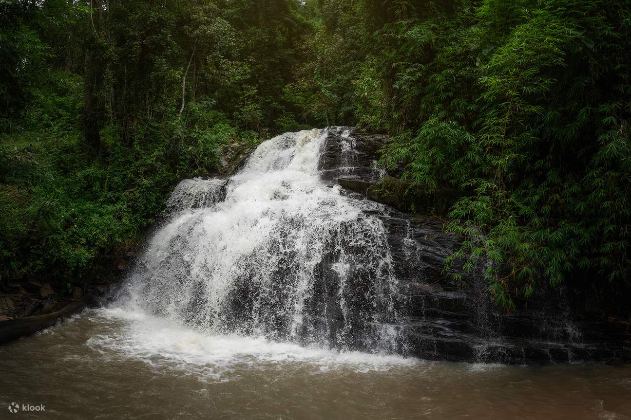 Hun Cascade Aventure d'une journée complète de randonnée à Chiang Mai : Wat Luang ...