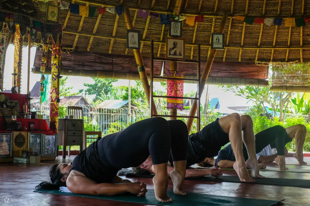 Nataraja Bali Yoga Shala 的瑜伽体验和健康工作坊