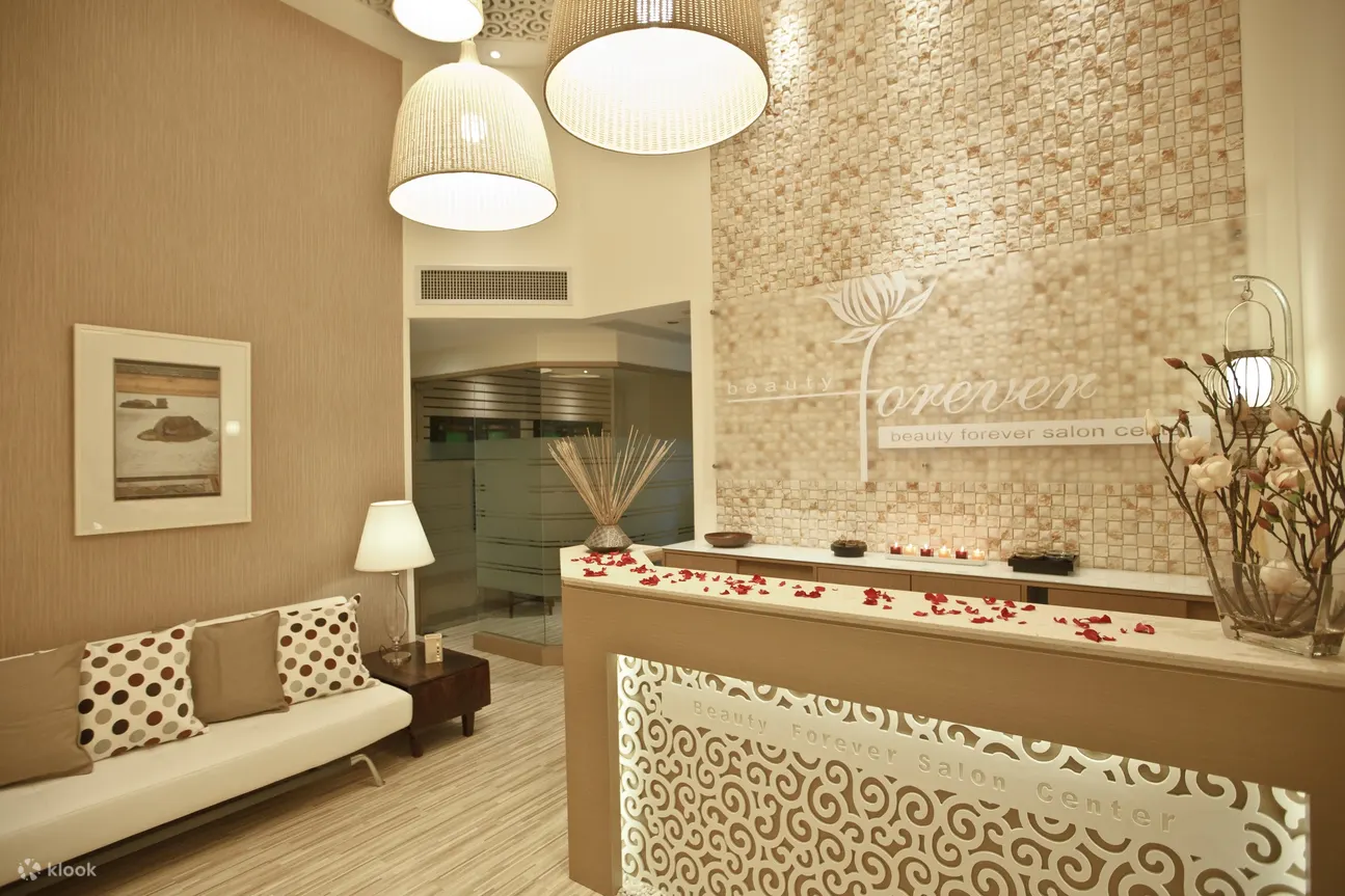 Front desk of the salon center