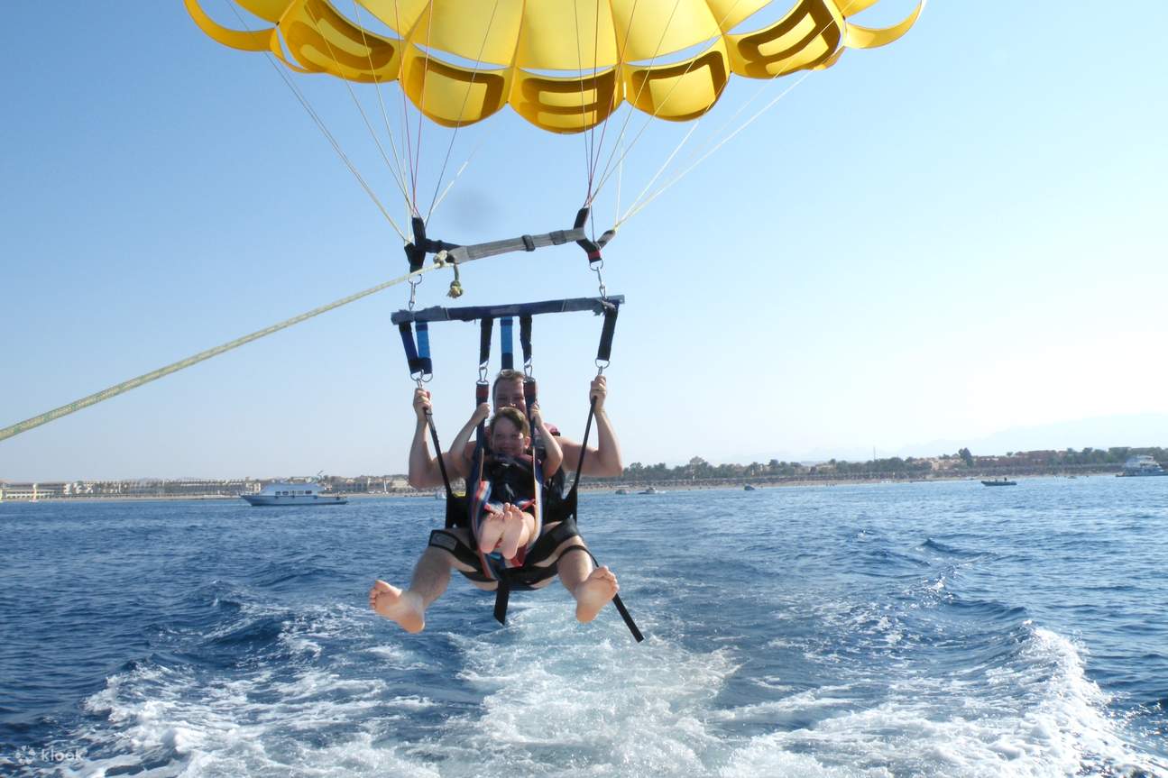 Terbang Parasailing di Langit Laut Merah Dengan Pemindahan - Hurghada