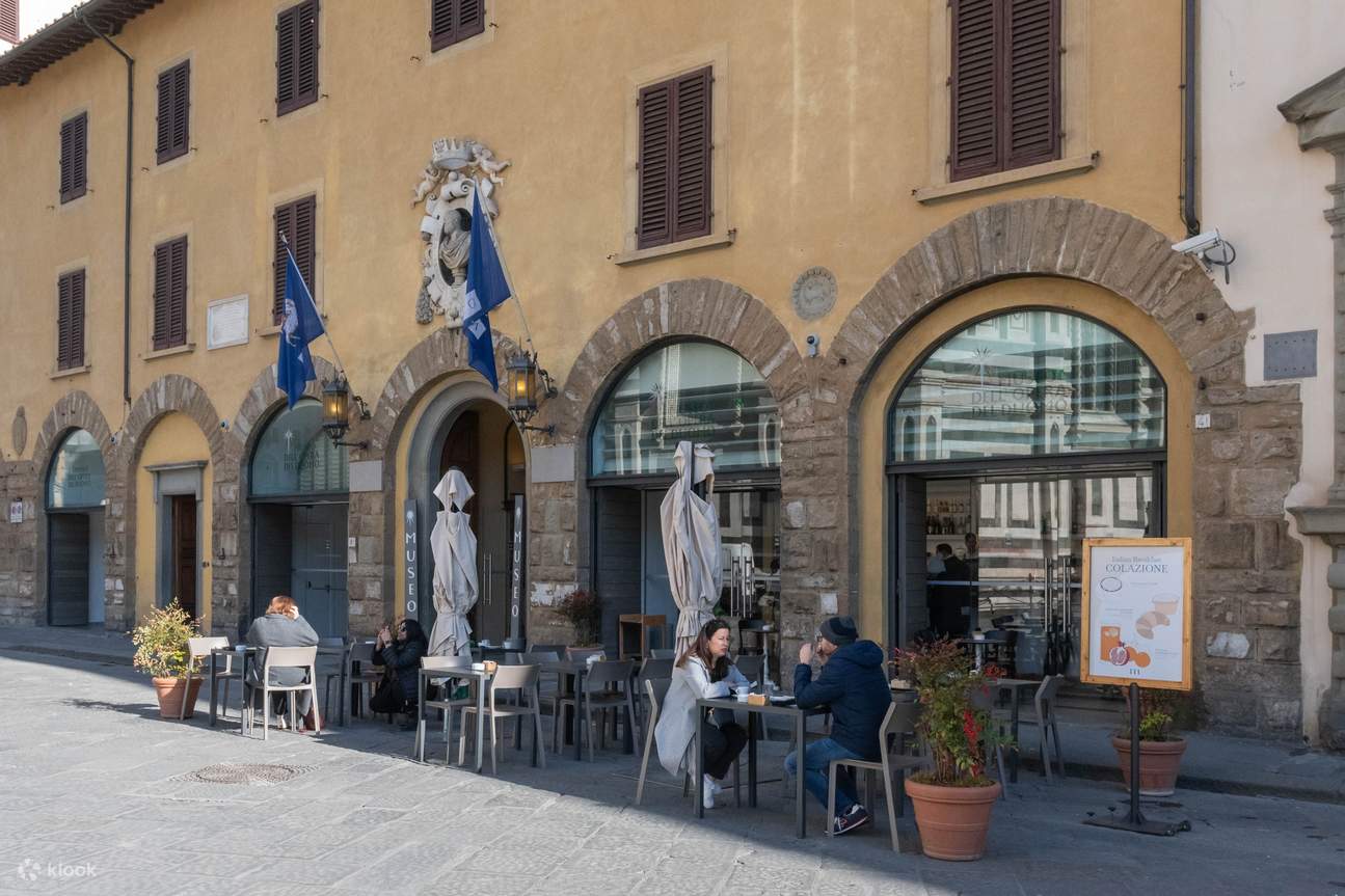 피렌체 오페라 델 두오모 박물관에서 미켈란젤로의 피에타를 감상해보세요.