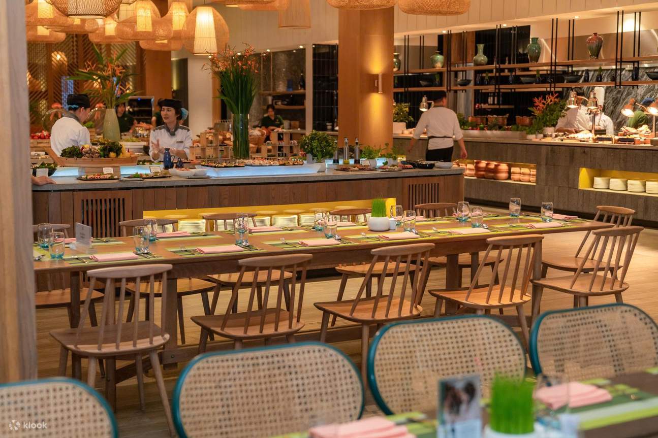 오크우드 하롱에서 즐기는 정통 베트남 & 웨스턴 세트 메뉴