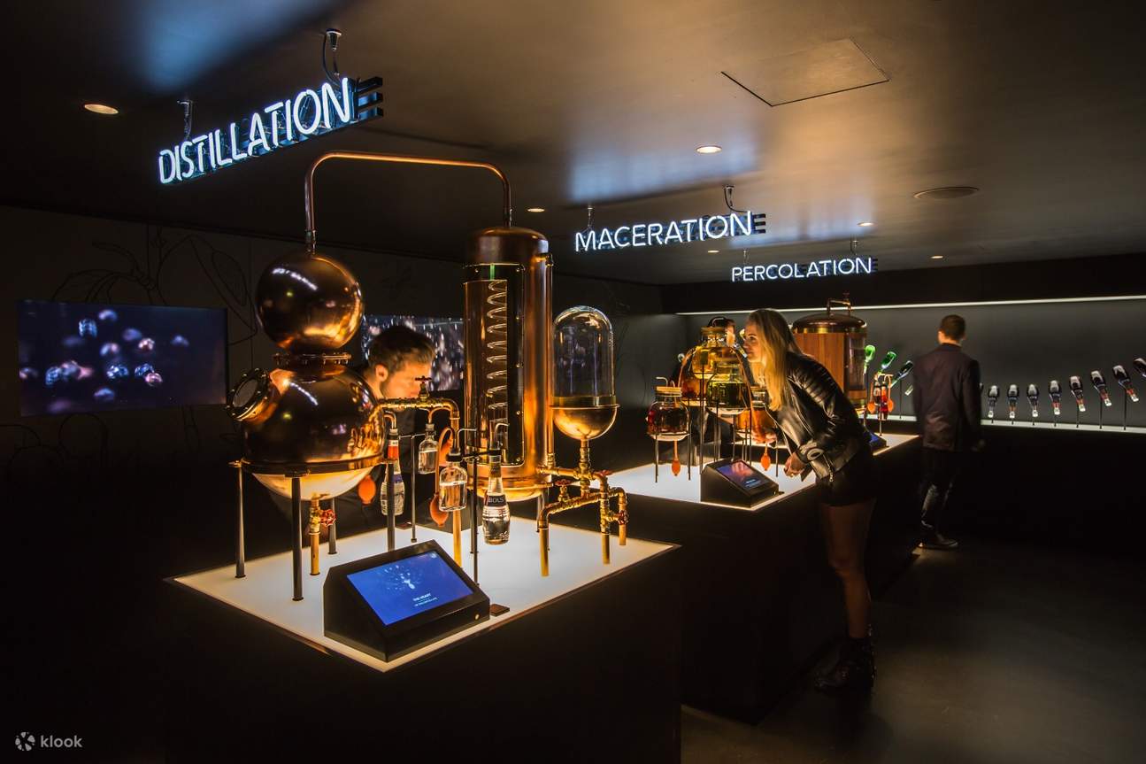 Дистилляционный аппарат в Доме Bols Amsterdam