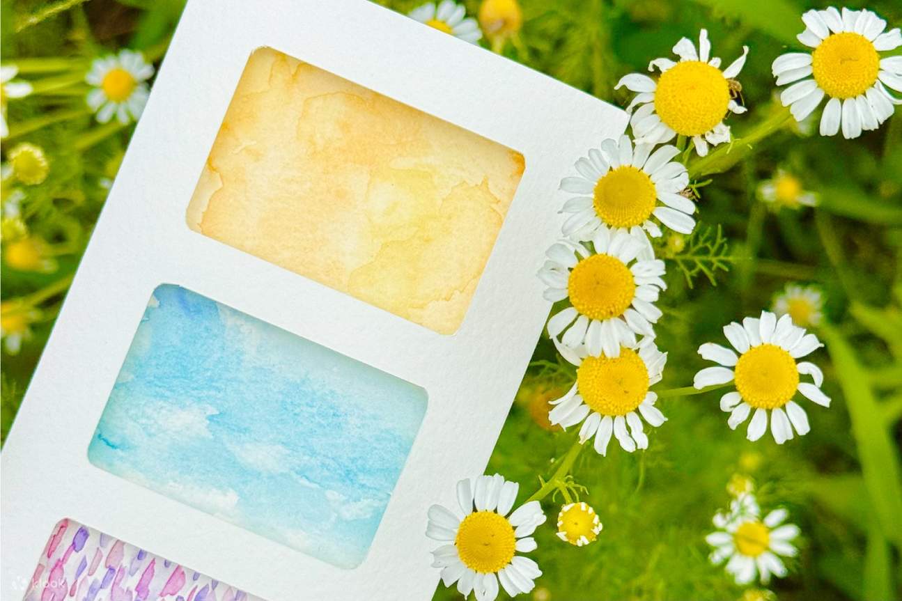 Frame the yellow of petals, the blue of the sky, and the violet of wildflowers—holding the seasons of Jeju in your hands.