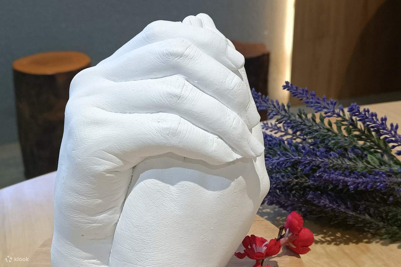 Modelage de mains en couple avec Siddham Living à Johor Bahru