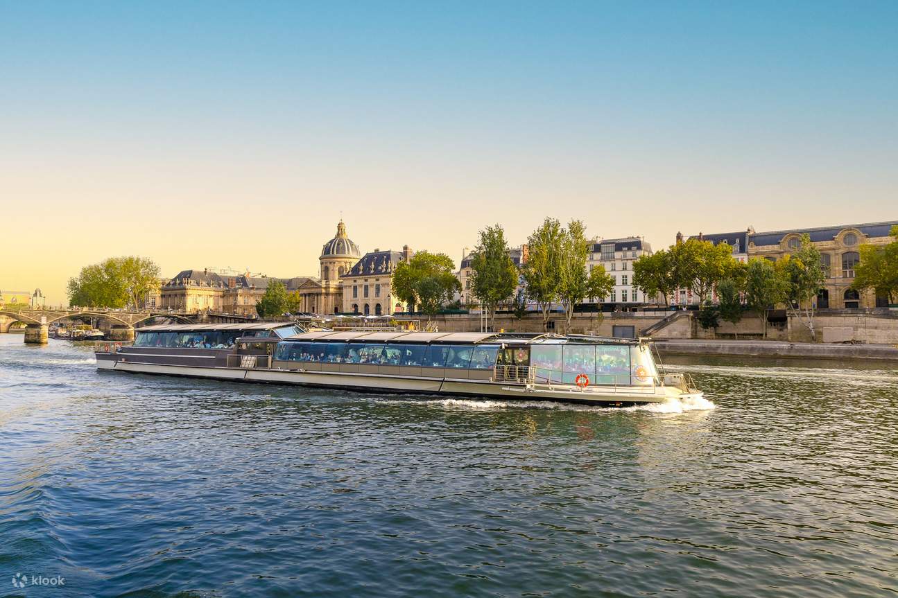Обед и ужин на круизных теплоходах Bateaux Parisiens