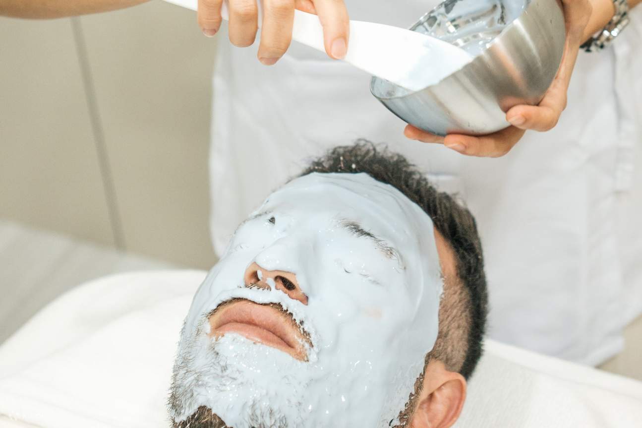 người đàn ông trên khuôn mặt