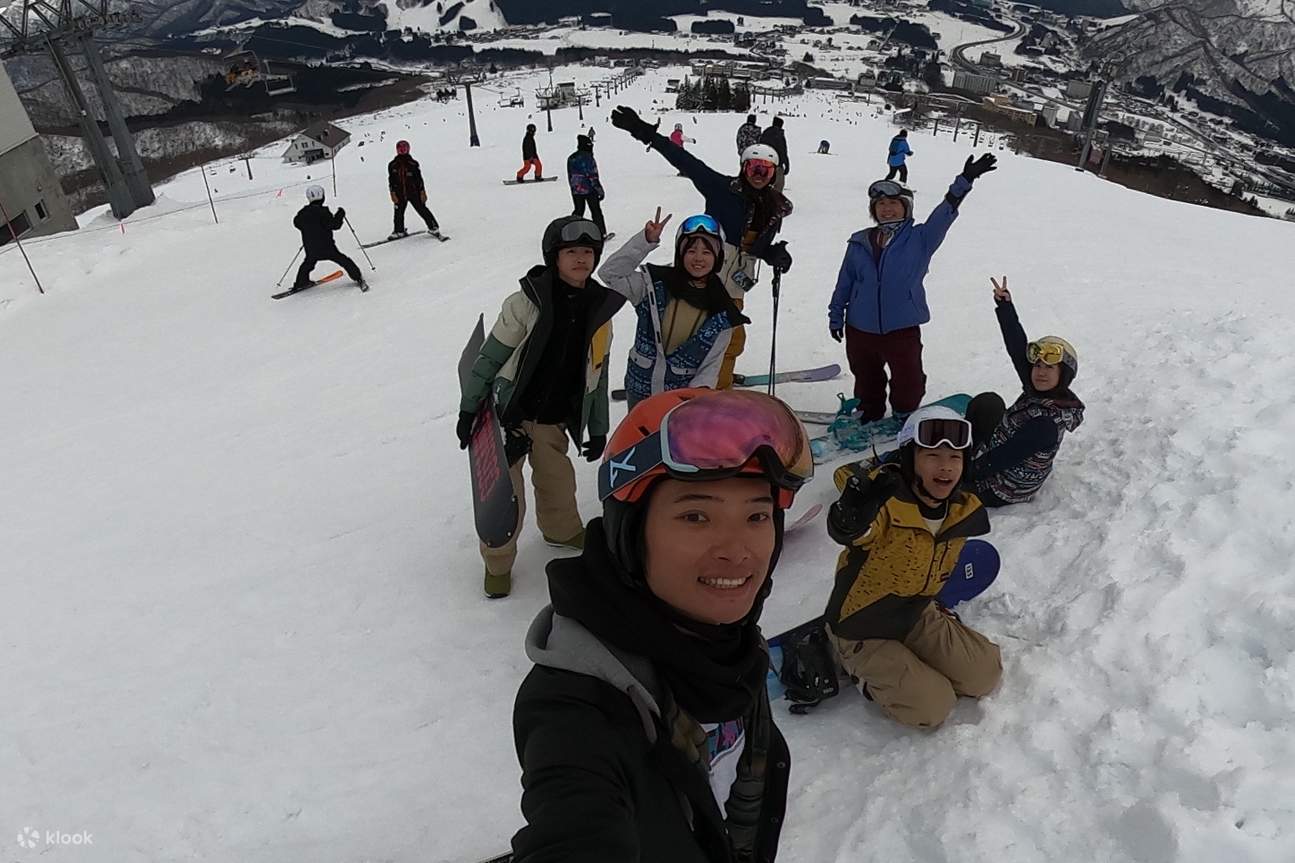 Yuzawa: Iwappara Chinese Small Group Snowboard & Ski Lessons - Klook