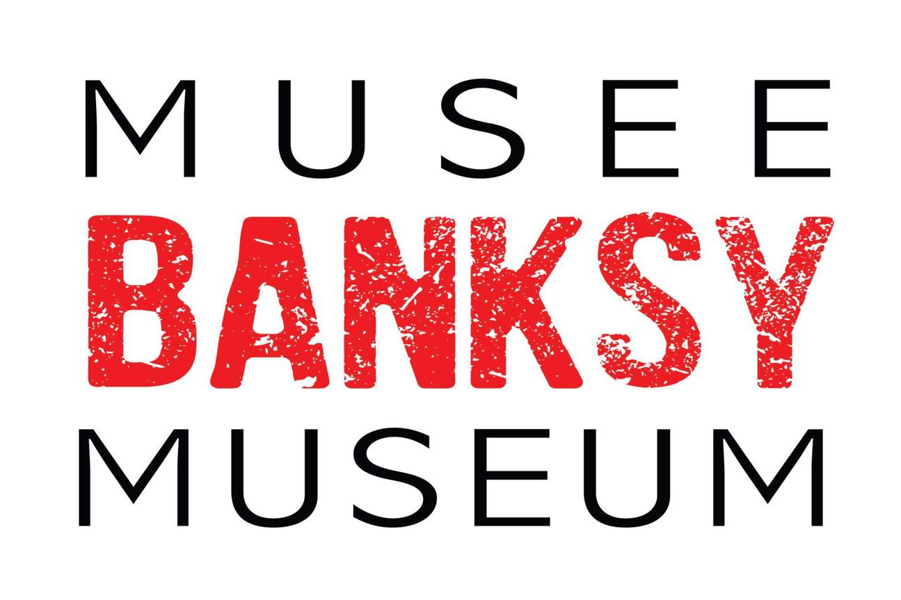 Nét châm biếm đặc trưng của Banksy được thể hiện bằng những màu sắc sống động—nghệ thuật khơi gợi suy nghĩ