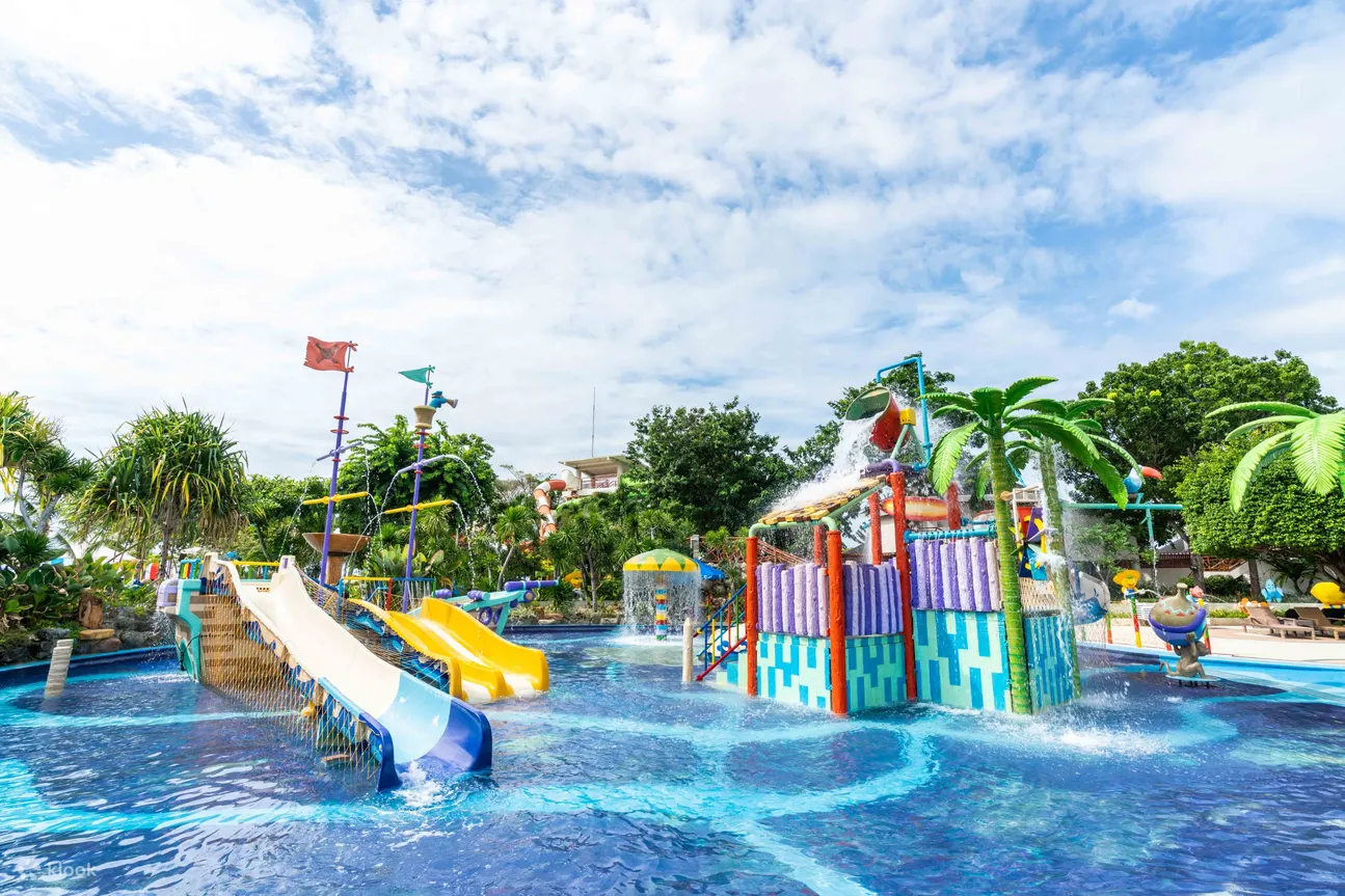 Jpark Island Resort and Waterpark 的泳池之一