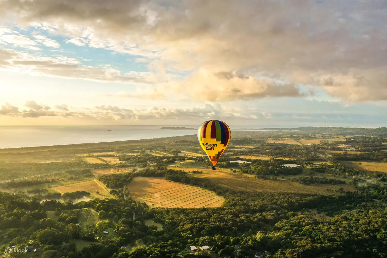 hot air balloon byron bay