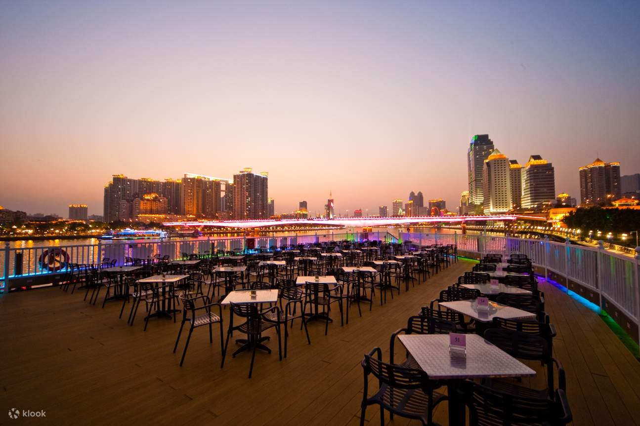 Crociera notturna sul Fiume delle Perle a Guangzhou (Molo della Torre di Canton)