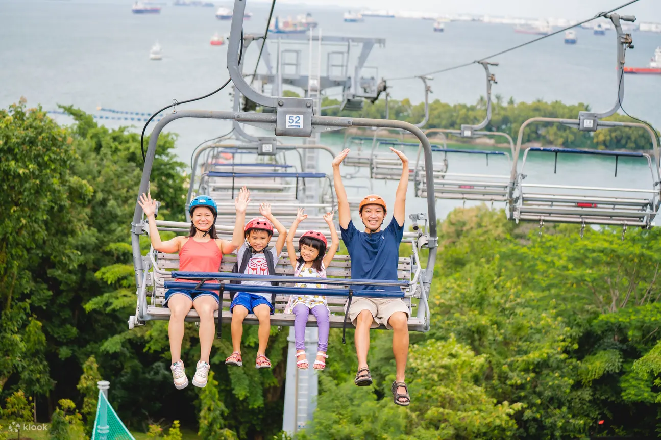 family riding the sentosa skyride