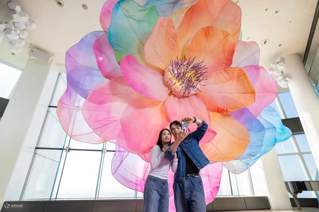The final highlight of “Blooming Universe Big Flower” – Big Flower on the 121st floor.