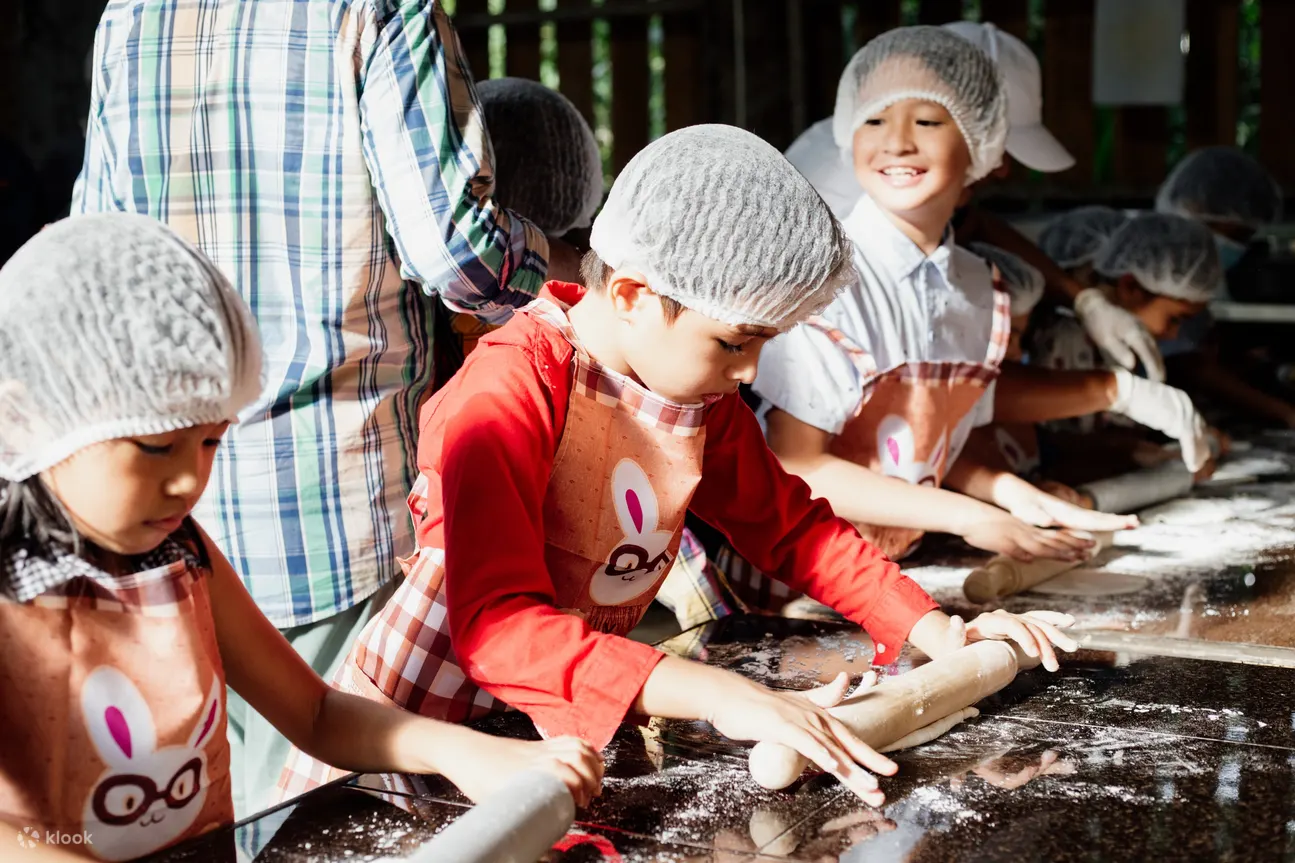 pizza making experience with kids