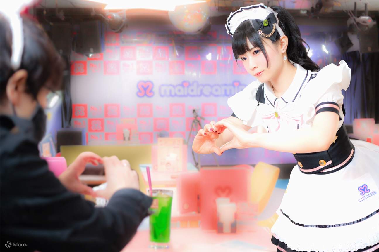 Be delicious! Moe Moe Kyun ♡ It's unique and fun to cast a spell with the maid while serving all the menu items!