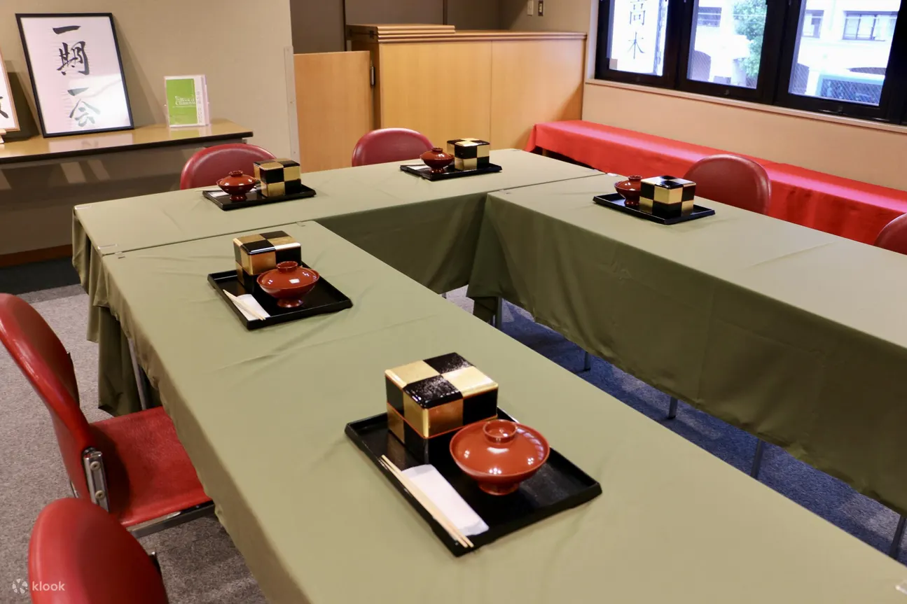 广岛茶道和历史悠久的糖果店的便当午餐