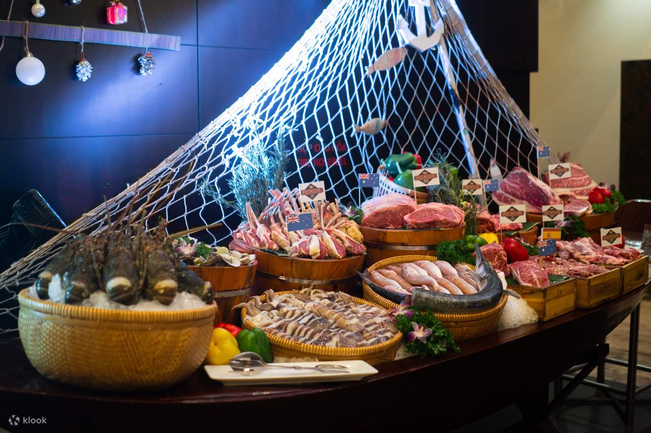 Bufet Makanan Laut BBQ Jumaat Di Grand Mercure Danang 