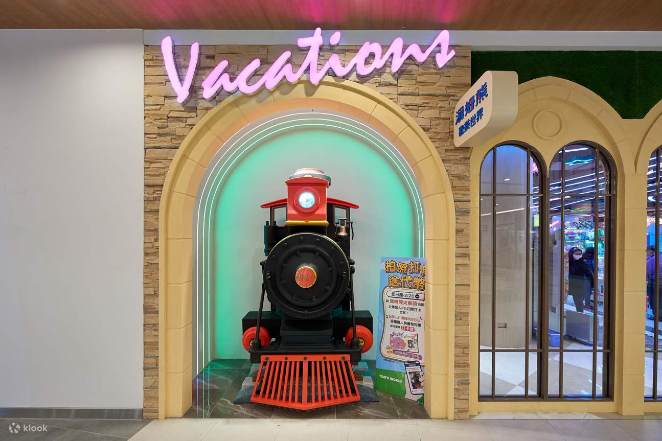 Tainan Mitsui Outlet Tom Bear