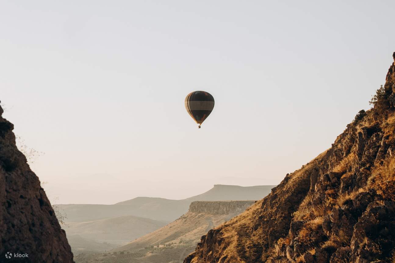 sunrise hot air balloon in cappadocia