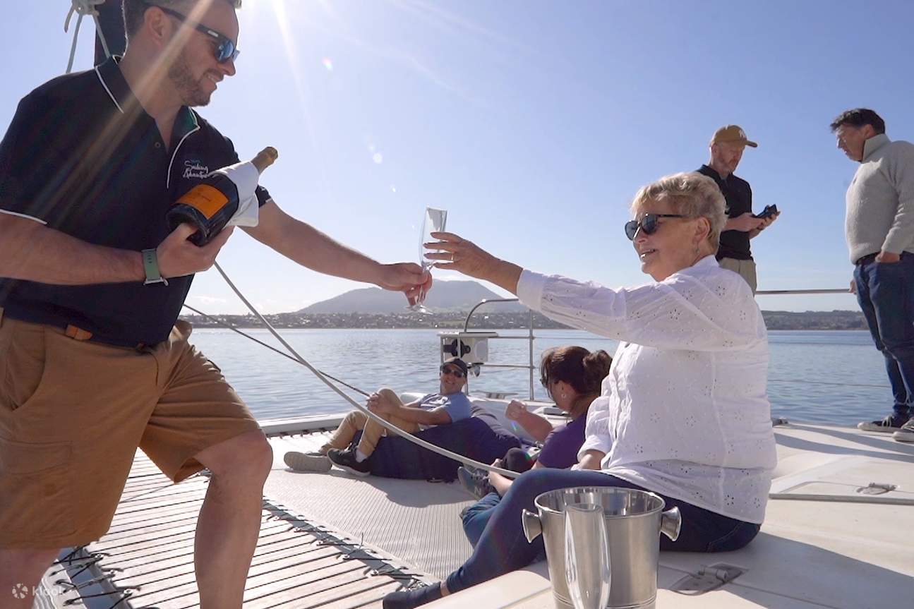 Морская прогулка к наскальным рисункам маори в Таупо