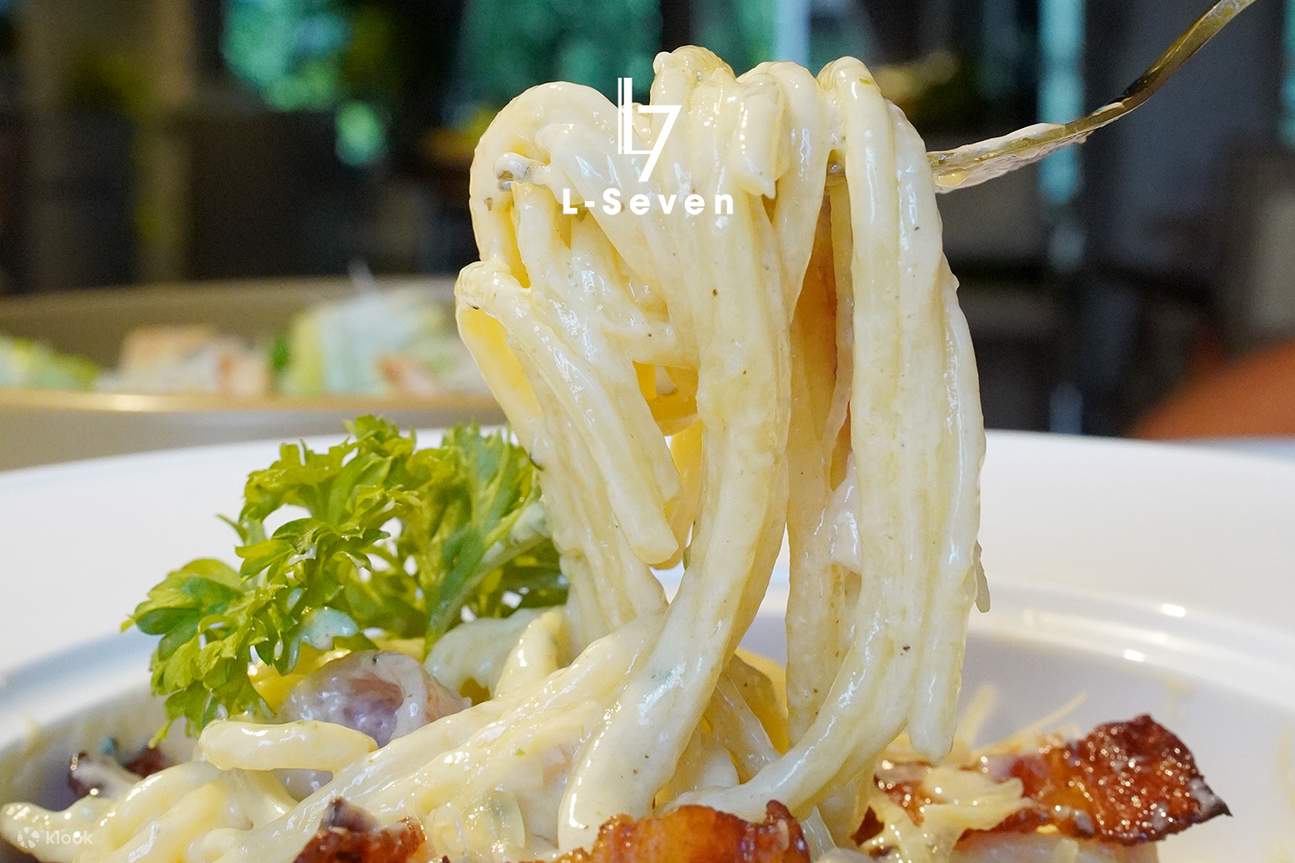 L-Seven Cafe Sutthisan 國際美食 & 牛排館