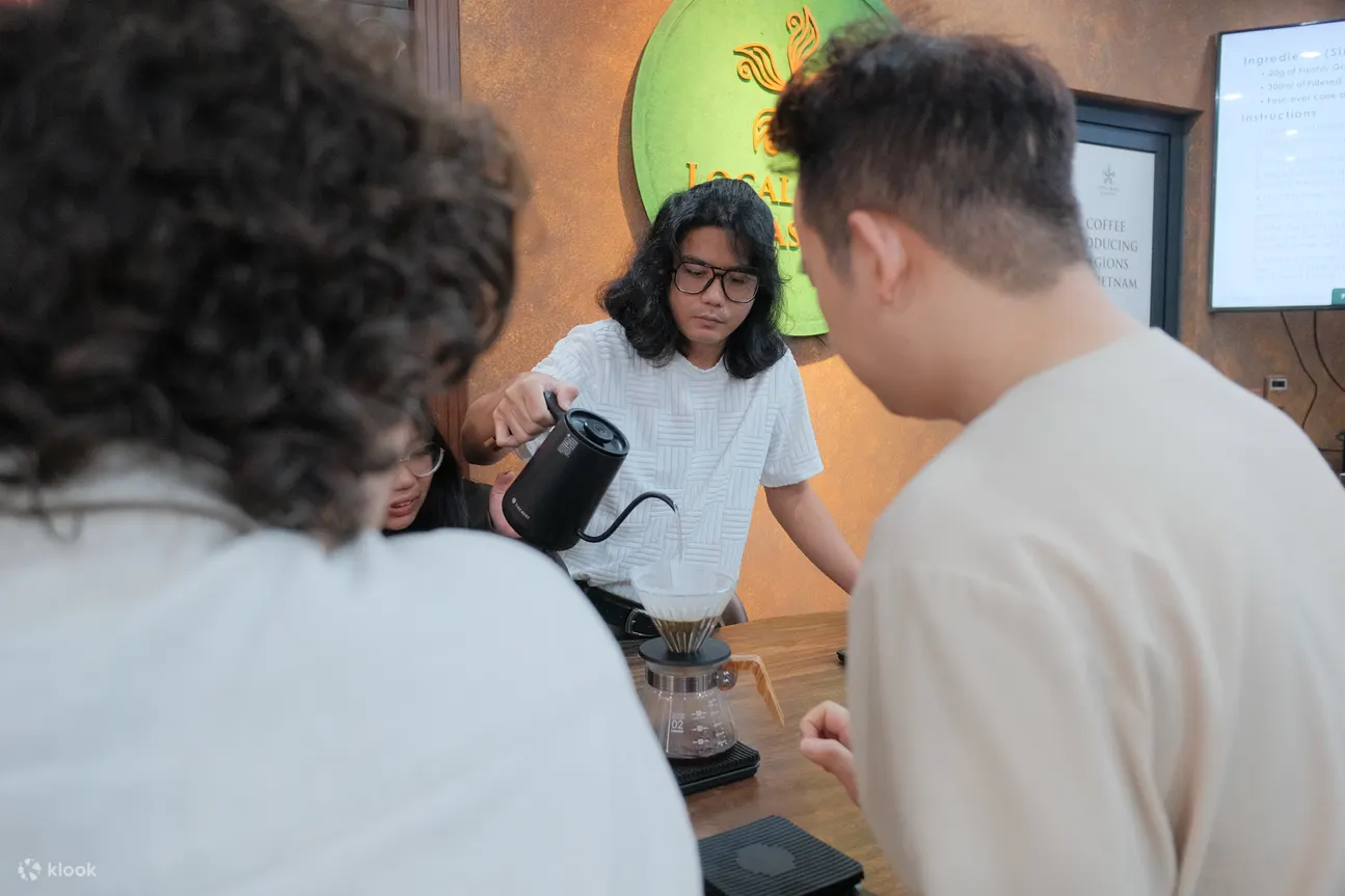 Brews & Bites：河内咖啡工坊提供传统餐点和葡萄酒