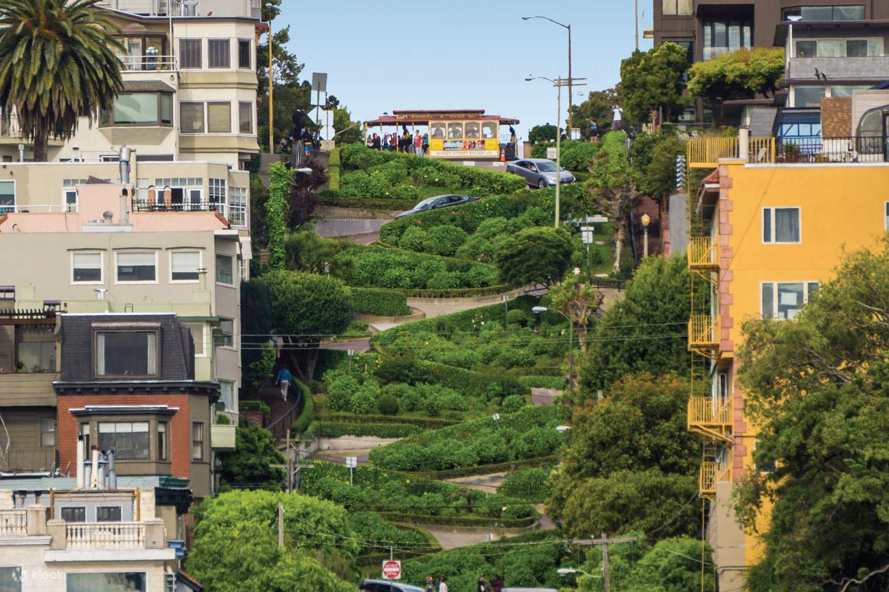 Ghé thăm các điểm tham quan hàng đầu như Đảo Alcatraz, Chinatown và Painted Ladies một cách dễ dàng