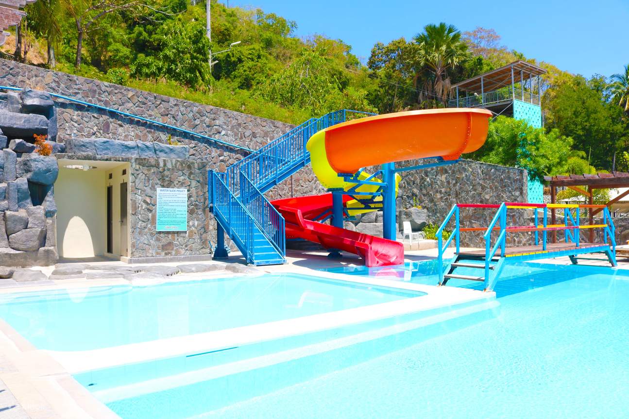 Rutschenpool im Palm Beach Resort in Batangas