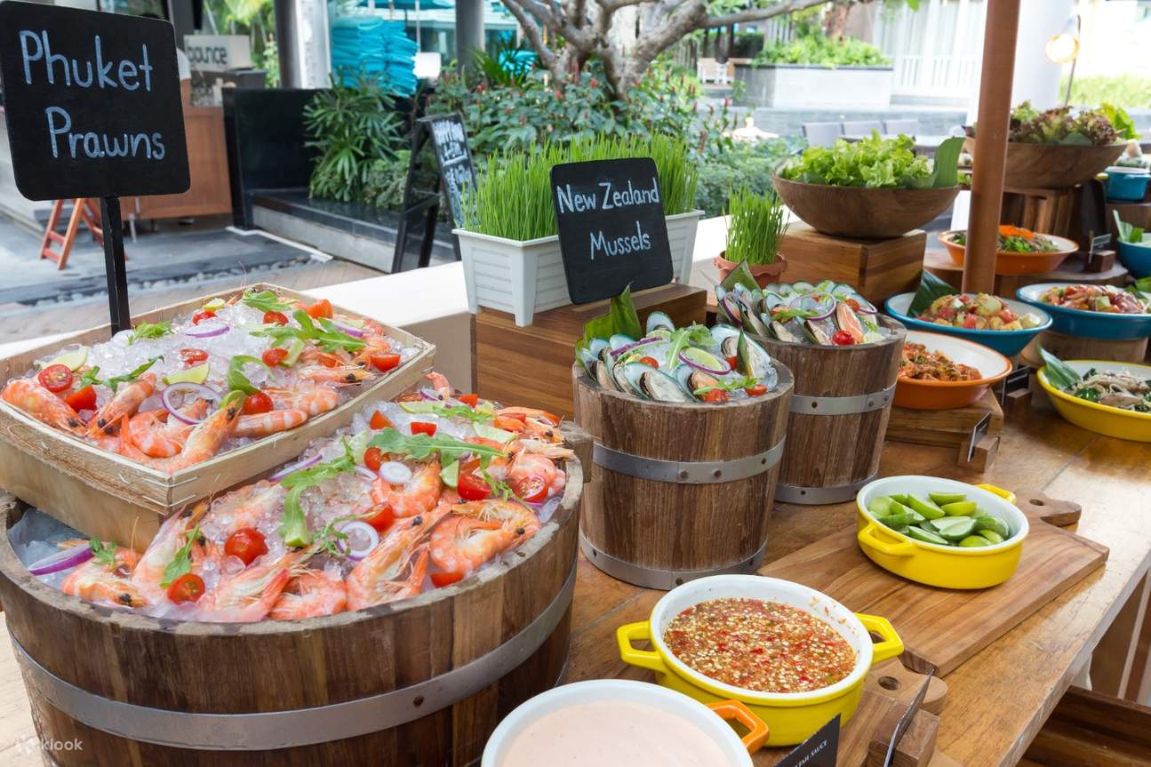 special buffet dinner bubbles restaurant grand mercure phuket patong