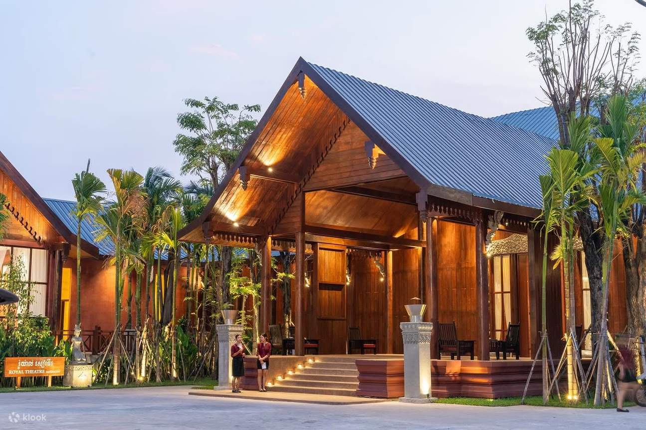 Royal Theater: Apsara Tanzshow, Buffet-Dinner und Hotelabholung