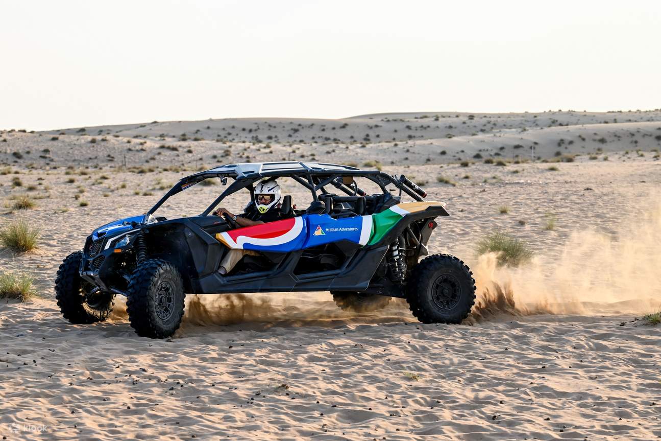 Pengalaman Makan Malam di Gurun di Fort Lisaili
