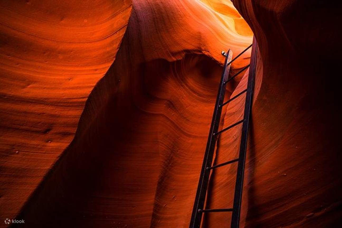 Lower Antelope Canyon mempamerkan keindahan yang sentiasa berkembang